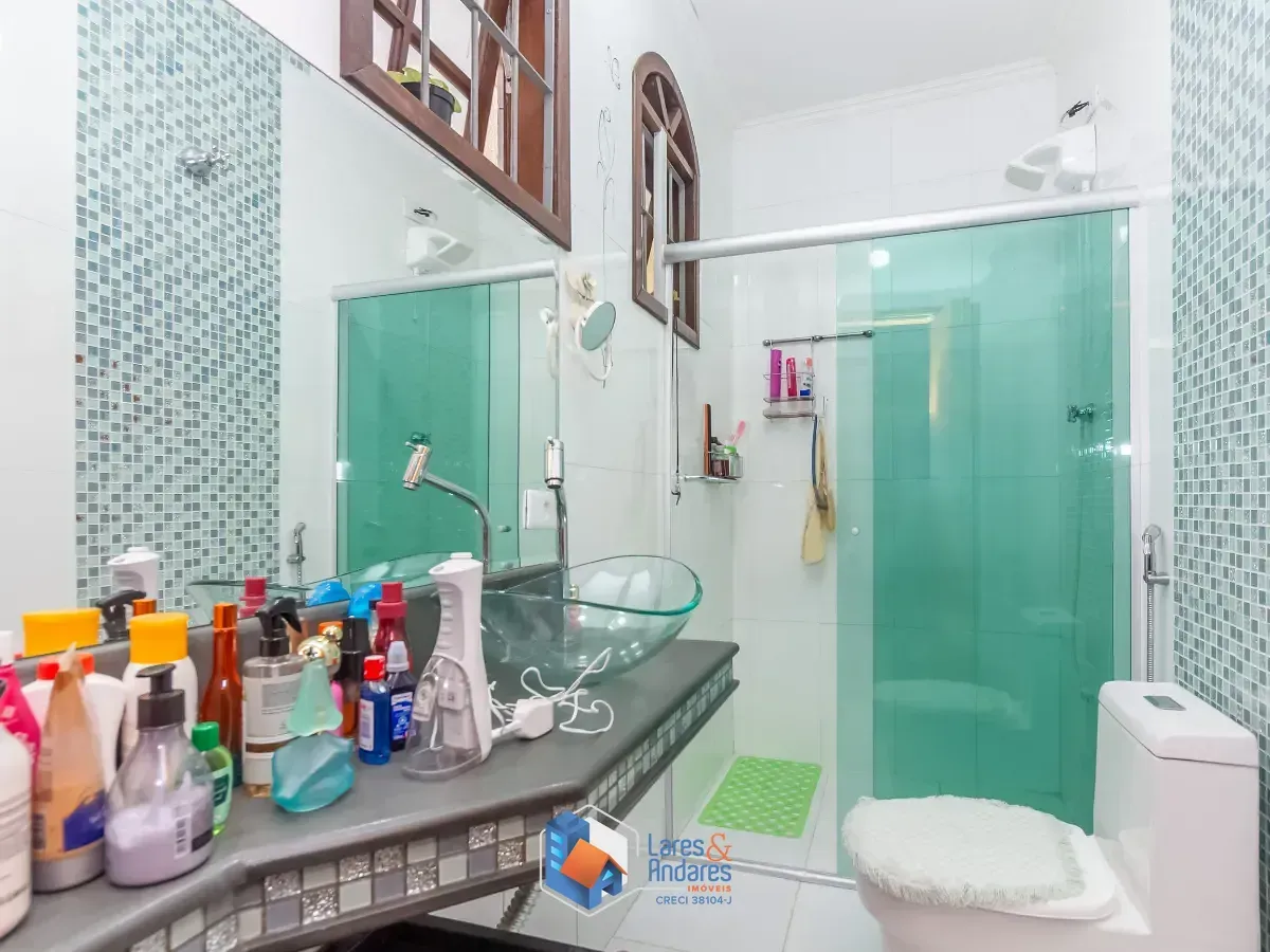 Imagem Sobrado para venda em Vila Zat com 5 quartos, sendo 2 suítes, 200m²