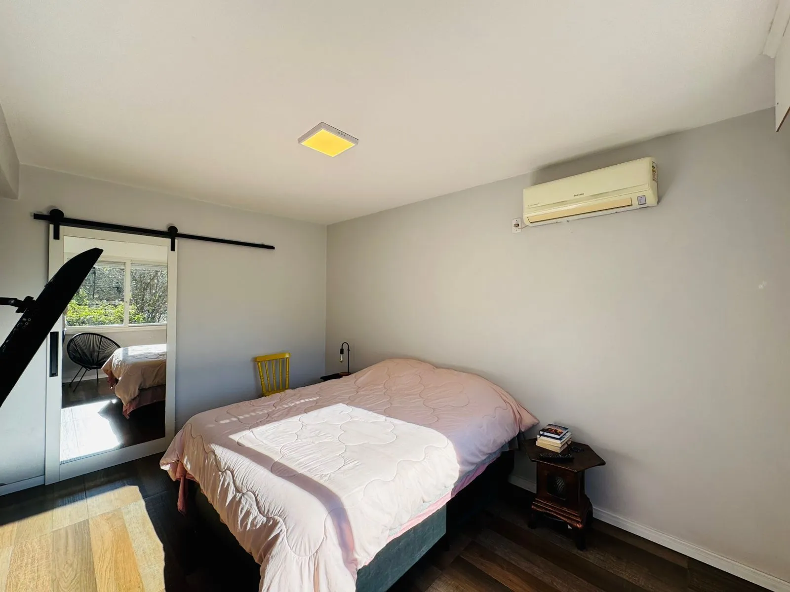 Imagem Apartamento Reformado, Ensolarado e a Poucos Passos da Redenção