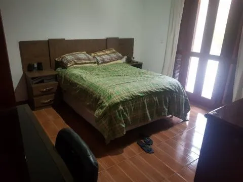 Imagem VENDA DE CASA CONDOMÍNIO IBIRAPITANGA A/T 800m² A/C 350m³ com 4 dormitórios sendo 2 suítes, lavabo, sala 3 ambientes, cozinha americana, piscina, chur
