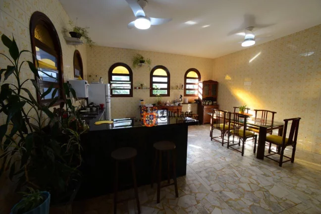 Imagem Casa com 6 dormitórios à venda, 259 m² por R$ 1.600.000 - Centro - Peruíbe/SP