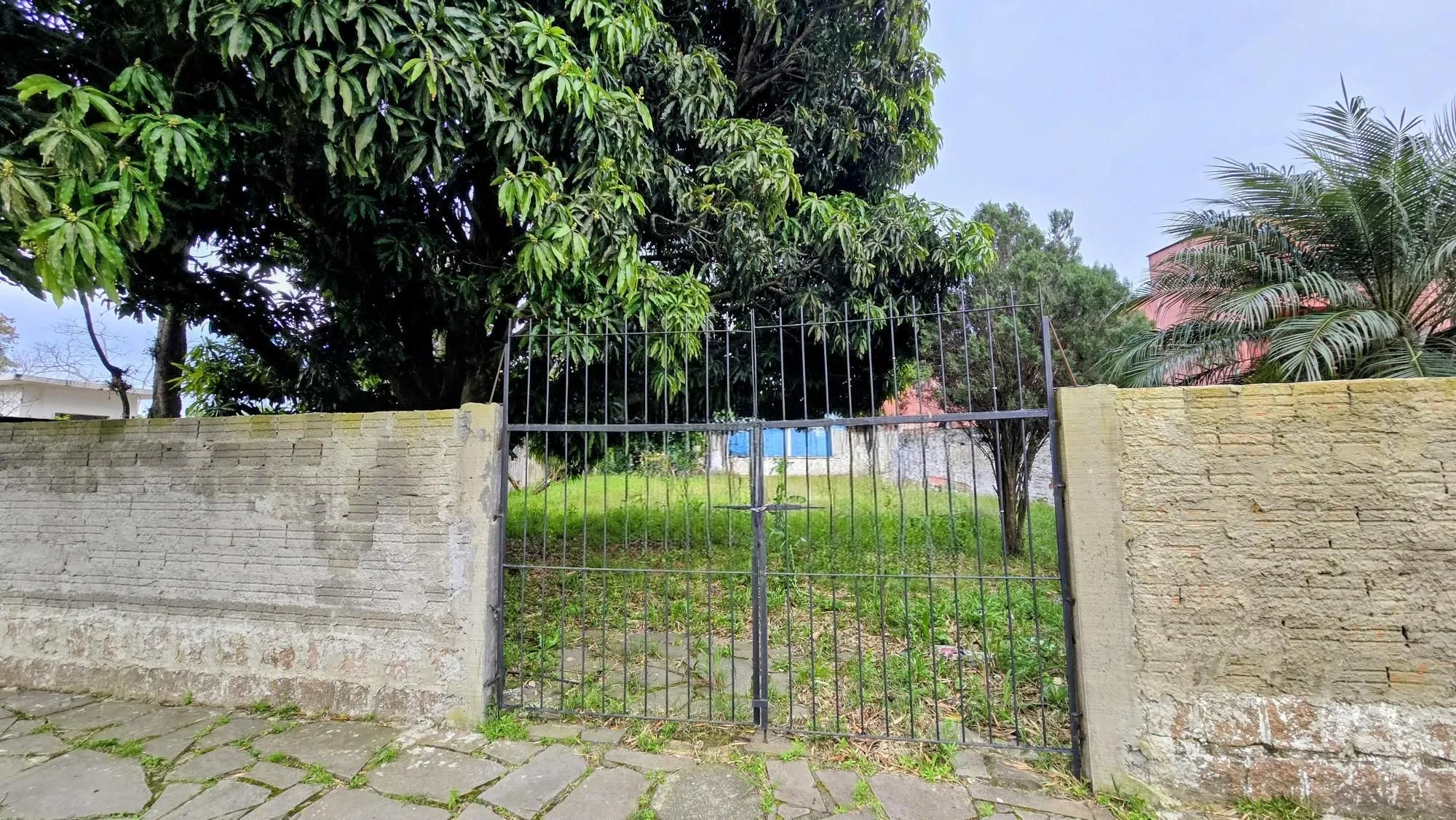 Imagem Terreno junto ao Clube do Professor Gaúcho.