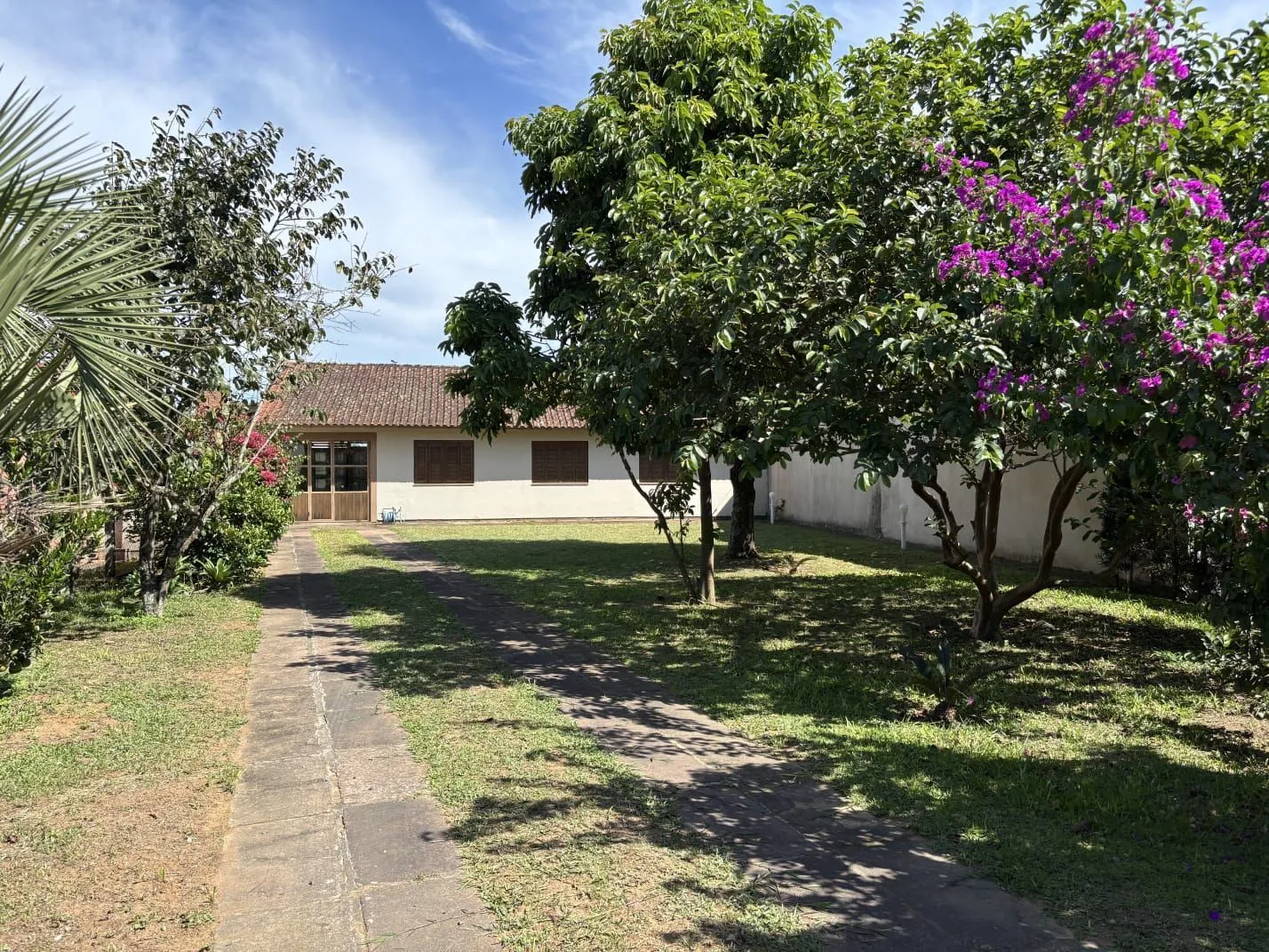 Imagem Uma casa em condomínio fechado em Águas claras. Goufe II