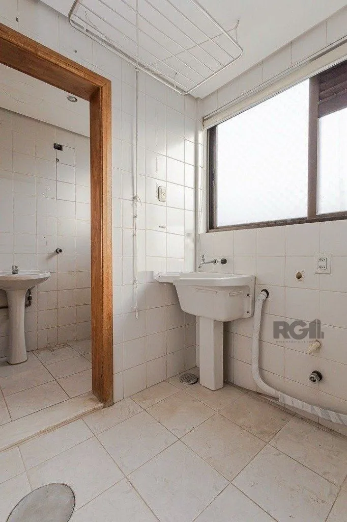 Imagem Vende-se excelente apartamento 3 quartos c/ suíte, 2 vagas, living com lareira, sacada e churrasqueira - 97m² - Auxiliadora