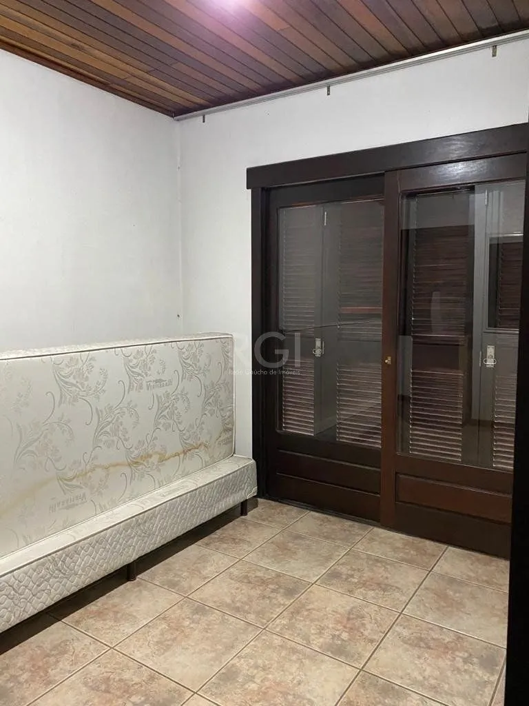 Imagem Casa para Venda - 330m², 6 dormitórios, 3 vagas - Cavalhada