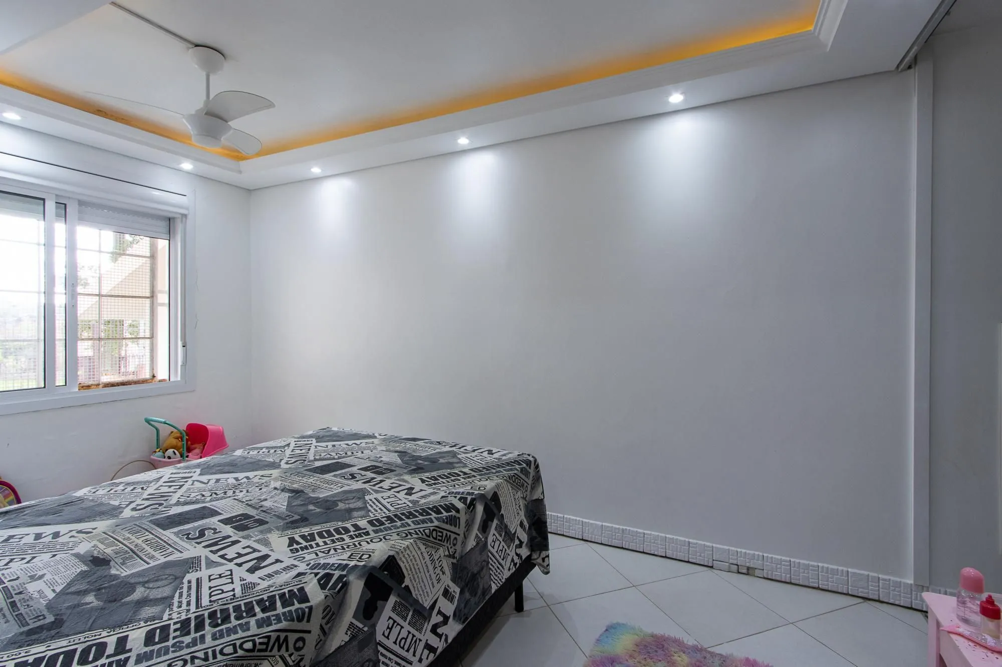 Imagem Casa de 4 dormitórios, 2 suítes, piscina, pátio e 2 vagas de garagem.