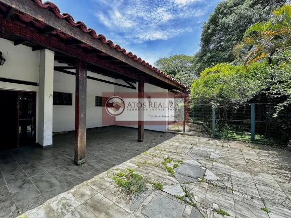 Imagem Sua Oportunidade batendo a sua Porta. Vendo casa em Interlagos 380m² com 4 quartos. VALOR VENDA: R$ 1.600.000 IPTU (anual): R$ 14.205 380 m2 útil 4 dormitórios 2 suítes 6 banheiros Sala de TV ️ Cozinha americana ️ Despensa Lavabo Lavanderia 6 vagas Churra
