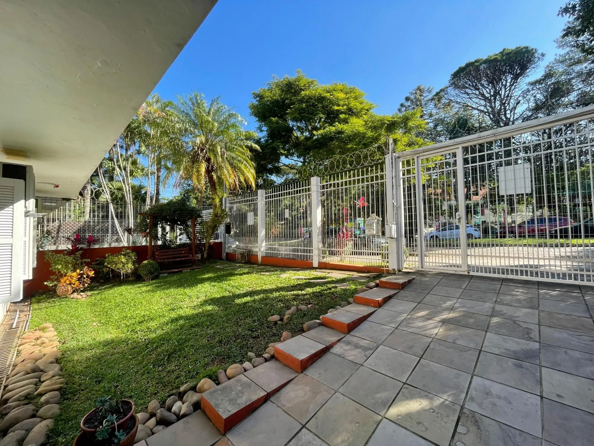 Imagem Casa para Venda - 325,72m², 4 dormitórios, sendo 1suites, 4 vagas - Jardim Isabel