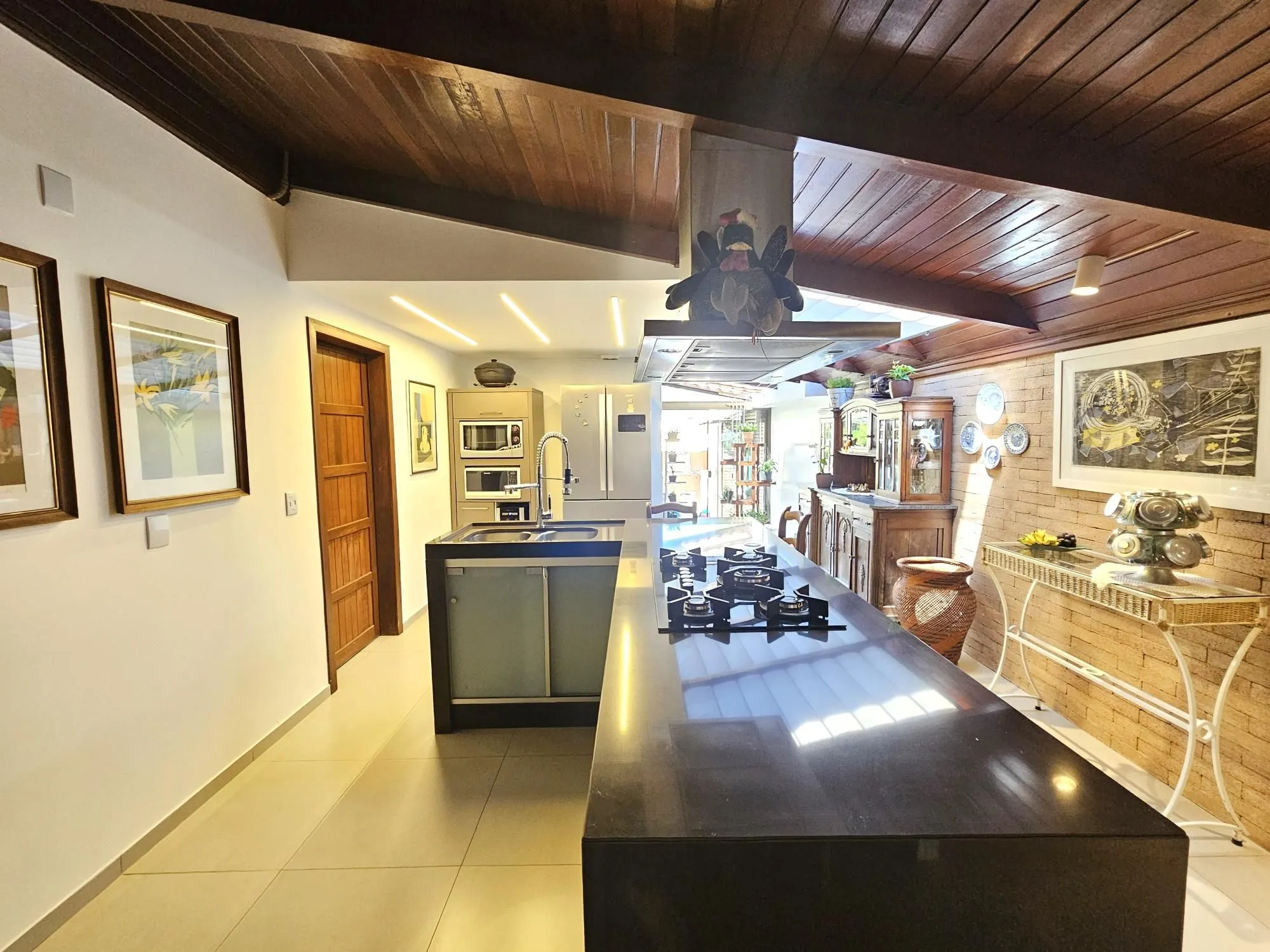 Imagem LINDA CASA NO BAIRRO GUARUJÁ - TERRENO COM 22 METROS DE FRENTE