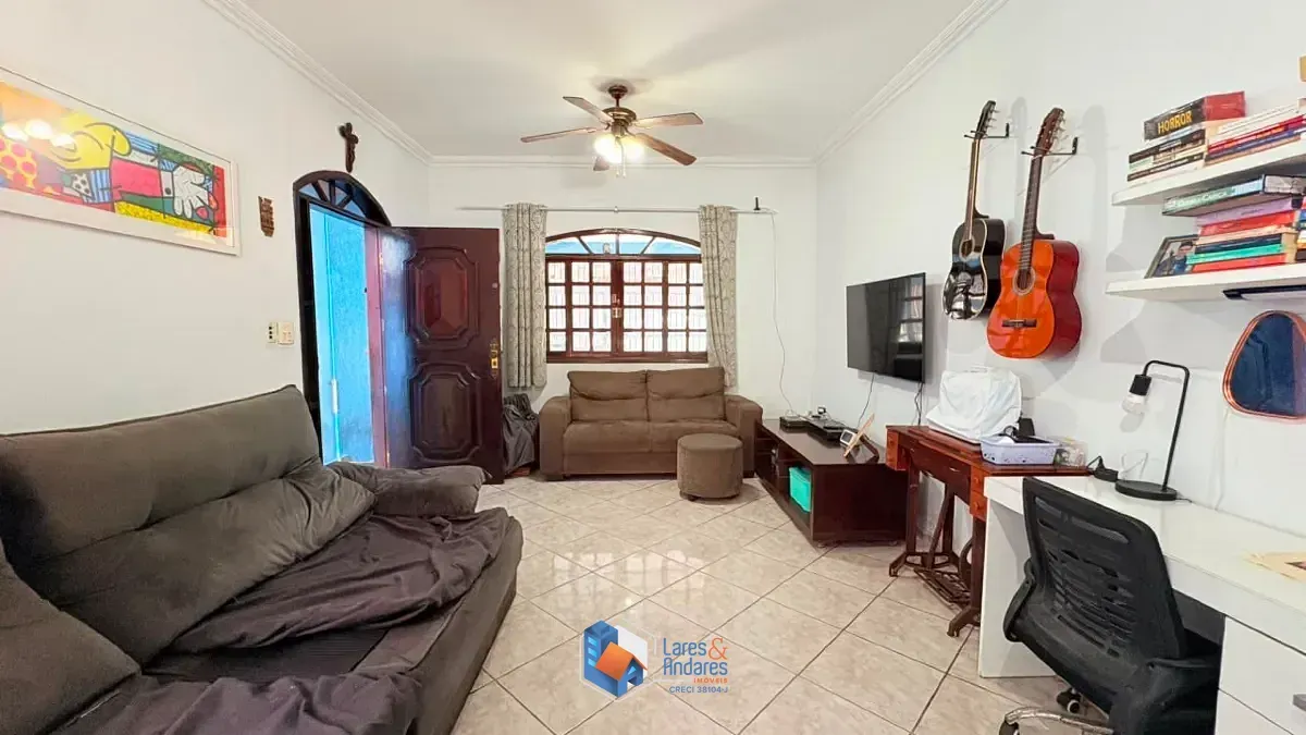 Imagem Sobrado para venda em Parque Maria Domitila com 3 quartos, sendo 1 suíte, 200m²