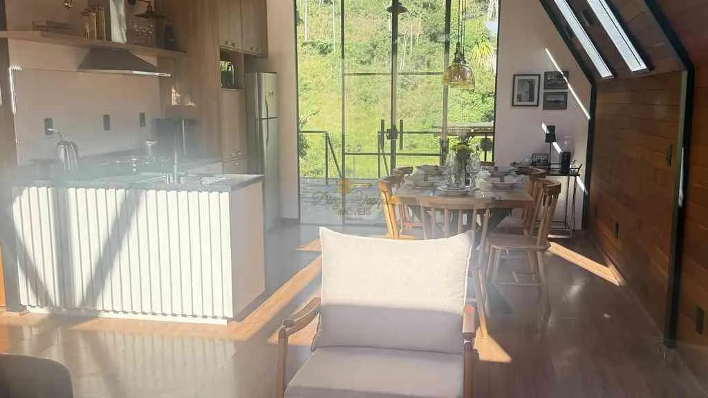 Imagem Casa em Condomínio para Venda em Teresópolis / RJ no bairro Fazenda Alpina