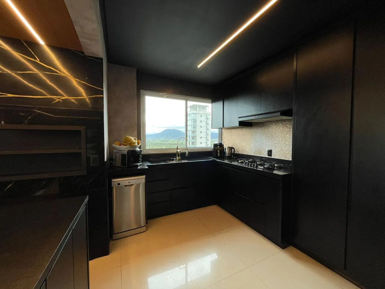 Imagem Apartamento com vista para o mar à venda com 270m2 por R$ 4.990.000,00