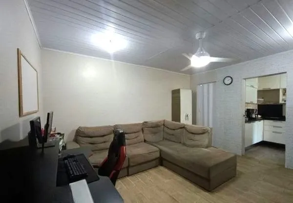 Imagem Casa no bairro Jardim do Salso com 2 dormitórios e 4 vagas
