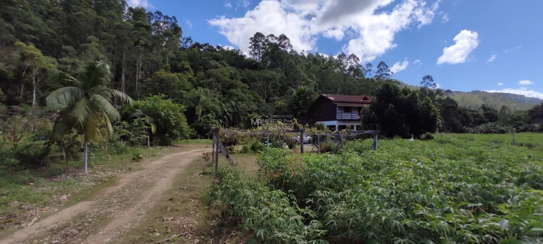 Imagem Sítio a venda, Com casa e lagoa de peixes, e riacho atravessado o terreno a 300 metros da SC 108. Boa área de 4.000m² de plantio com terra boa,