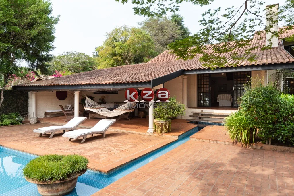 Imagem Casa de Luxo à Venda em Arandu-SP, Bairro Avaré: 4 quartos, 4 suítes, 3 salas, 6 banheiros, 6 vagas de garagem, 500m².