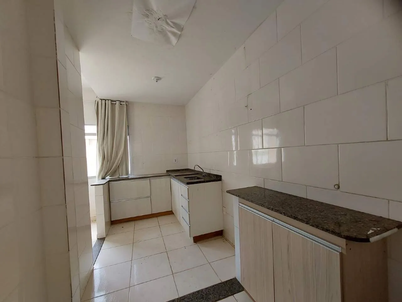 Imagem CASA AMPLA+3 VAGAS+2BANHEIROS+ARMARIO EMBUTIDO NO QUARTO