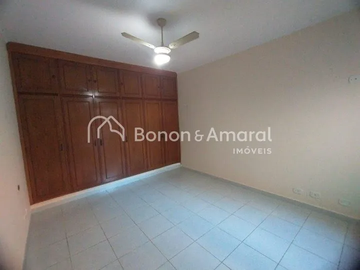 Imagem Casa à Venda com 4 Quartos no Taquaral
