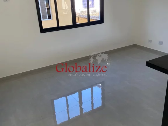 Imagem Sobrado triplex à venda com 94m², 2 suítes, piscina e vaga por R$588.905,00 em Santos