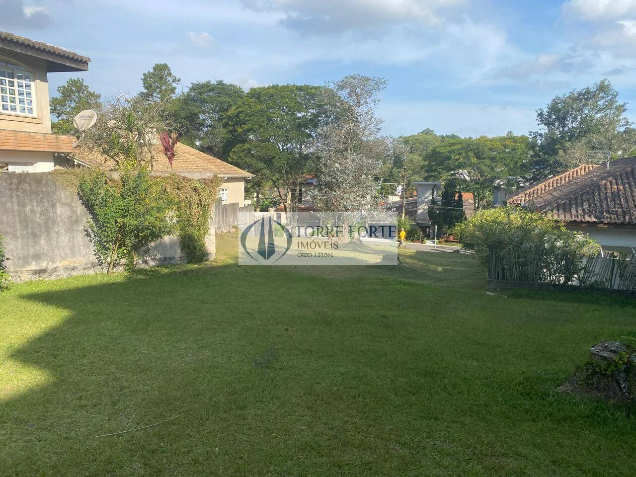 Imagem Excelente terreno na Aldeia da Serra com 466 m², pronto para construir.