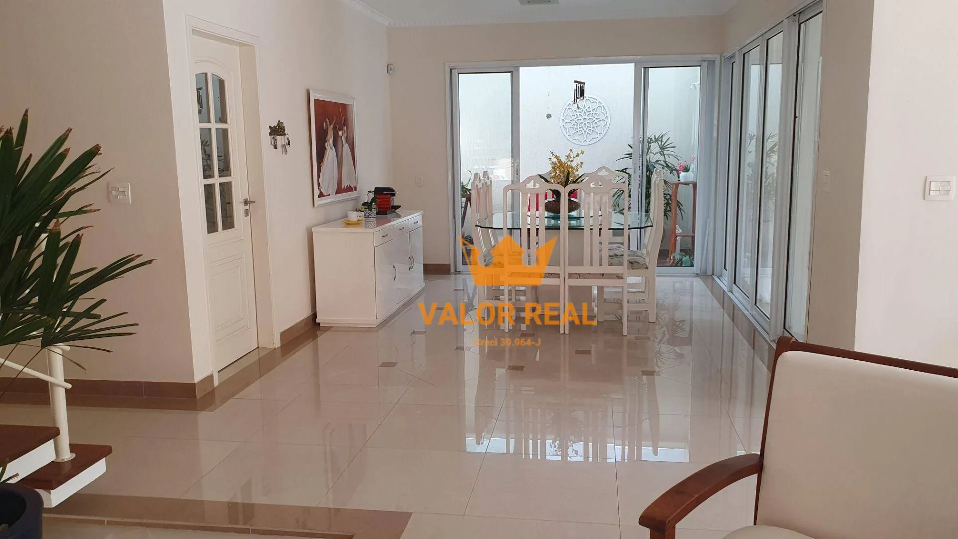 Imagem Casa Condominio na Malota Super oferta - 394 m2 AC, 5 dorm, Escrit. 10 vagas.