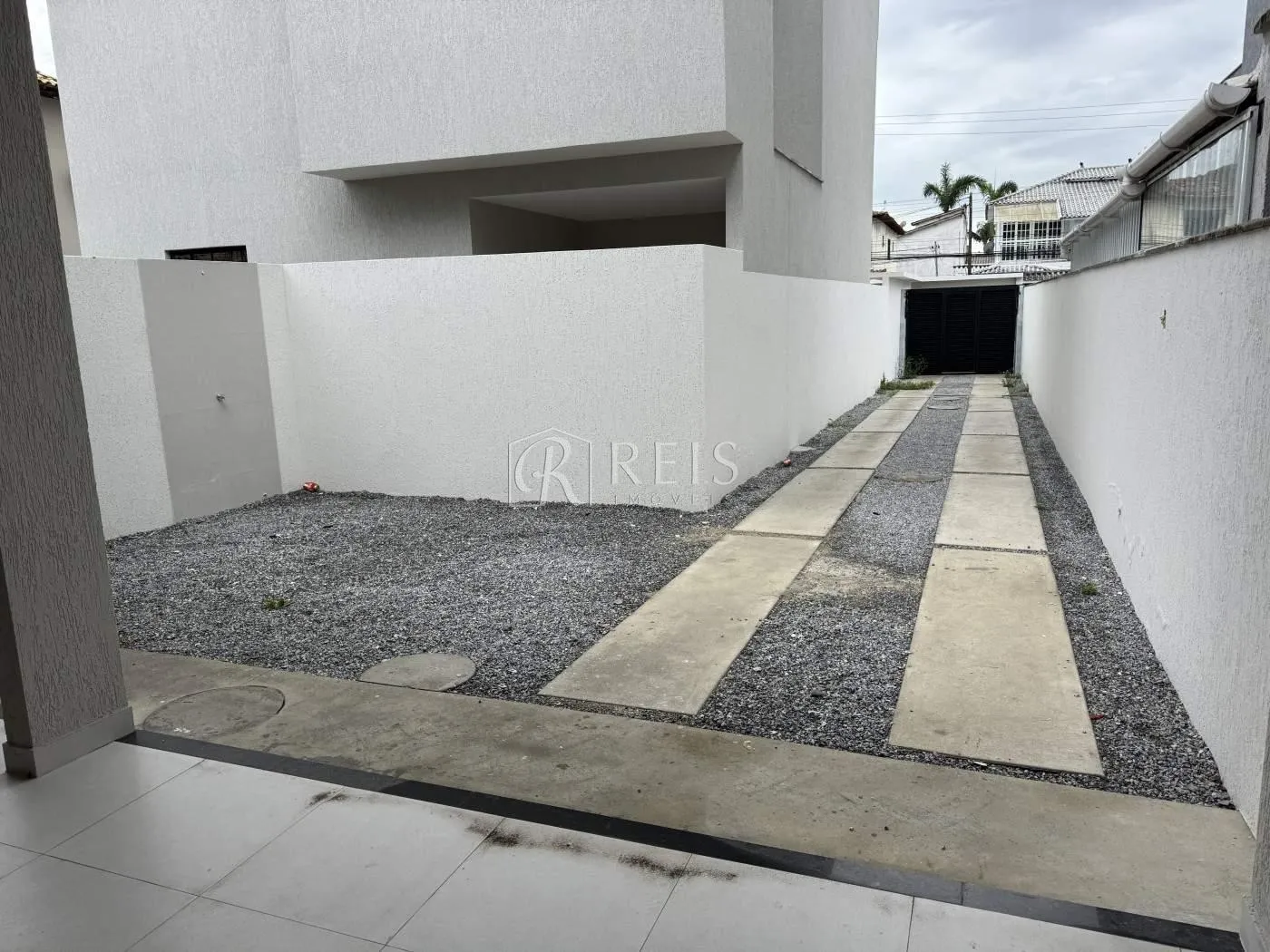 Imagem Casa para Venda em Rio das Ostras, Costazul, 3 dormitórios, 3 suítes, 4 banheiros, 3 vagas