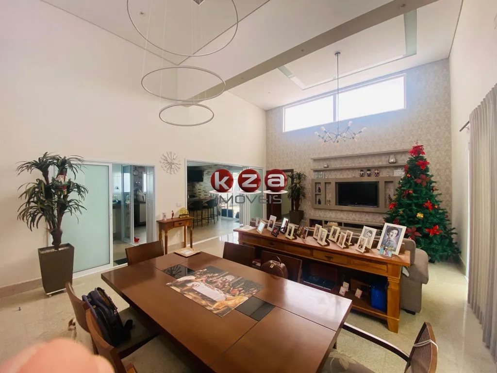 Imagem Luxuosa casa em condomínio à venda em Valinhos-SP, no Condomínio Canto Del Bosco: 3 quartos, 3 suítes, 3 salas, 4 vagas de garagem, 367m².