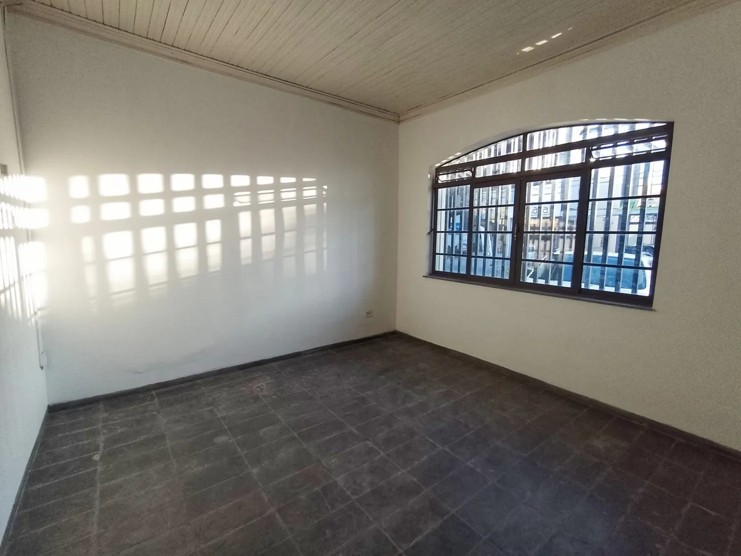 Imagem Comercial para Locação 4 Quartos, Vila São Geraldo, Taubaté - SP