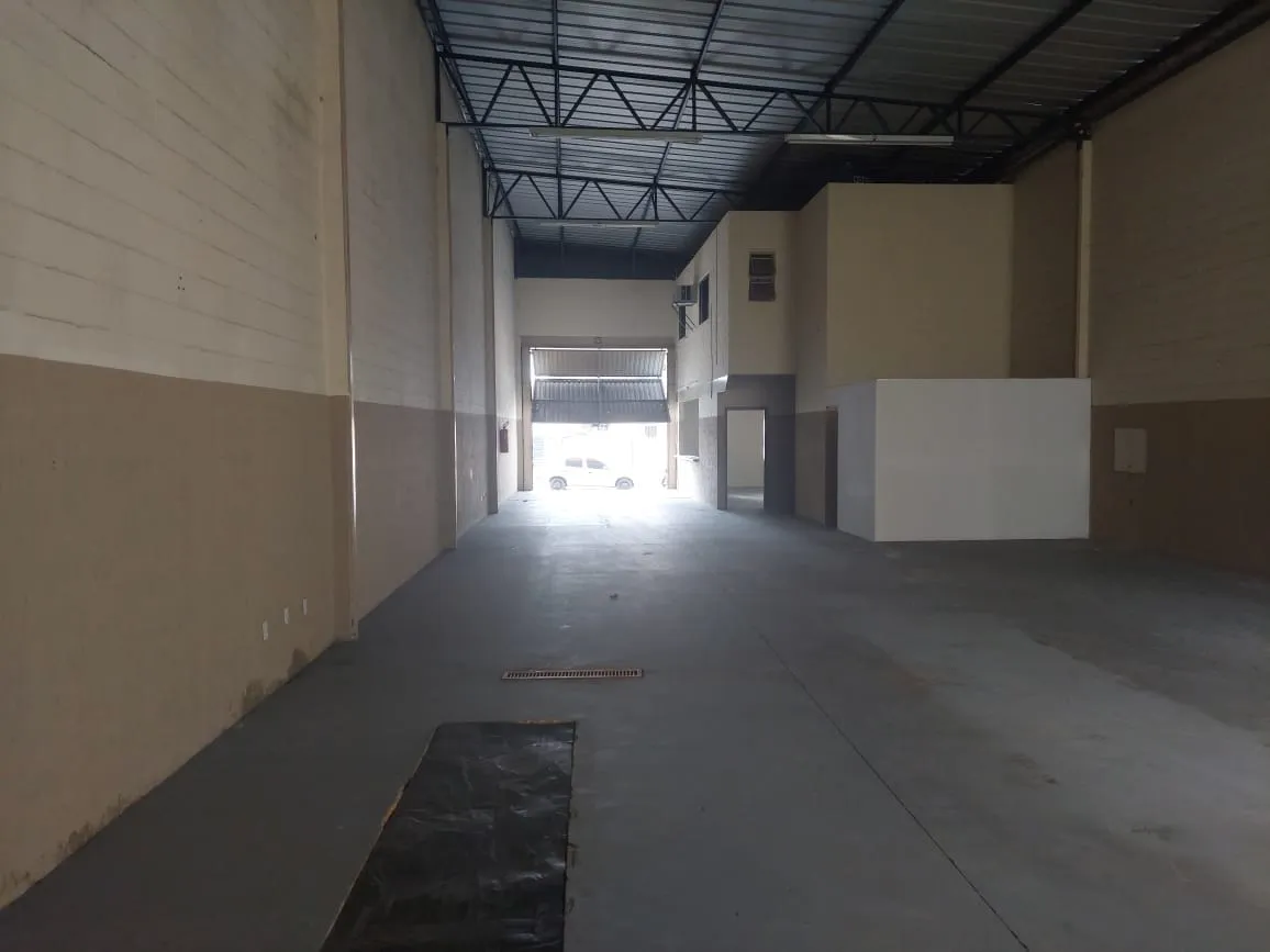 Imagem Prédio Comercial Moderno com Pé-Direito de 5,50m, Estacionamento, Escritório, Recepção e Luz Trifásica na Linha Verde