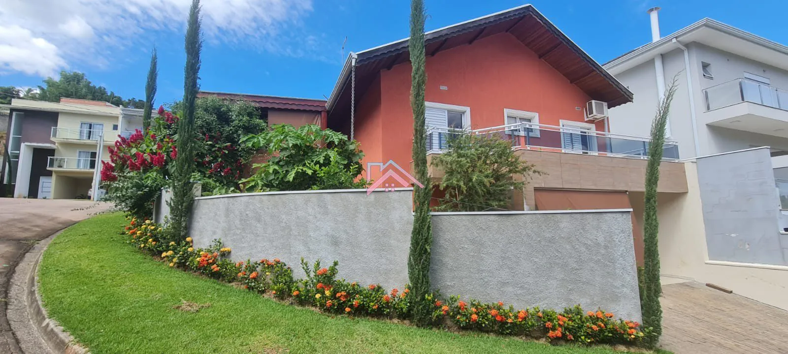 Imagem Casa à venda Residencial Laguna Club - Área útil 197 m2 com 3 dormitórios - sendo 1 suíte - 4 vagas
