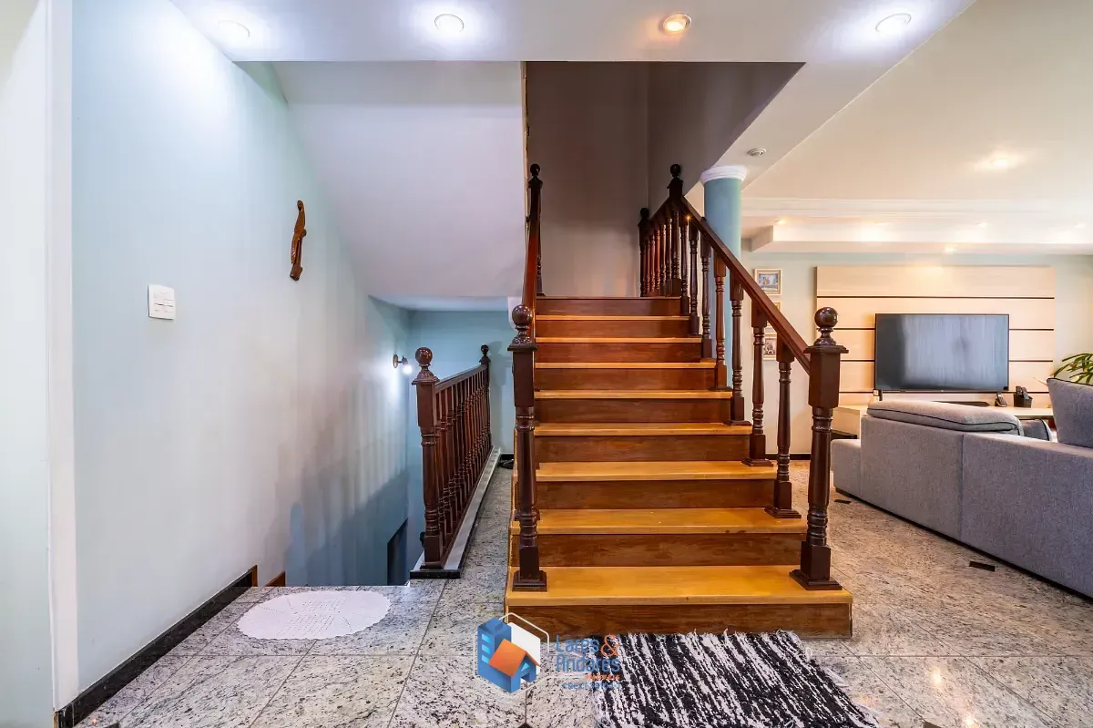 Imagem Sobrado para venda em Vila Esperança com 4 quartos, sendo 1 suíte, 328m²