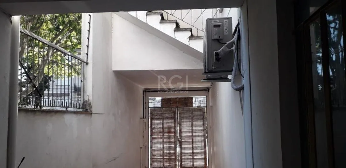 Imagem Casa para Venda - 250m², 4 dormitórios, sendo 1 suites, 3 vagas - Menino Deus