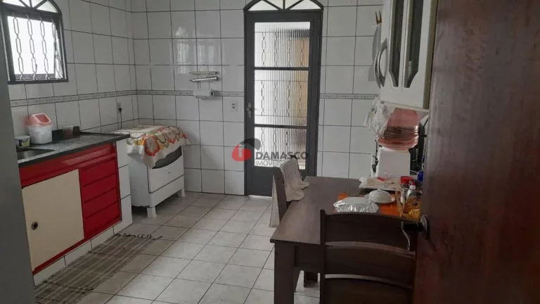 Imagem Sobrado à venda 3 Quartos, 1 Suite, 2 Vagas, 190M², Vila Lúcia, São Paulo - SP