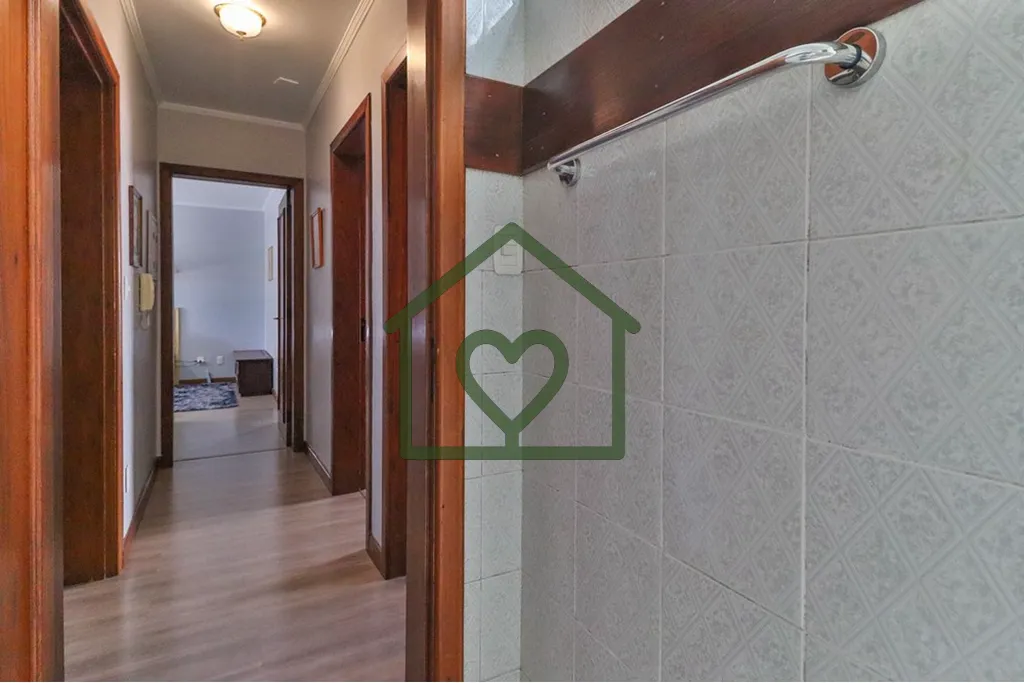 Imagem Casa de 325m2 de área privativa em terreno de 350m2 no bairro Jardim Lindóia, distribuída em dois...