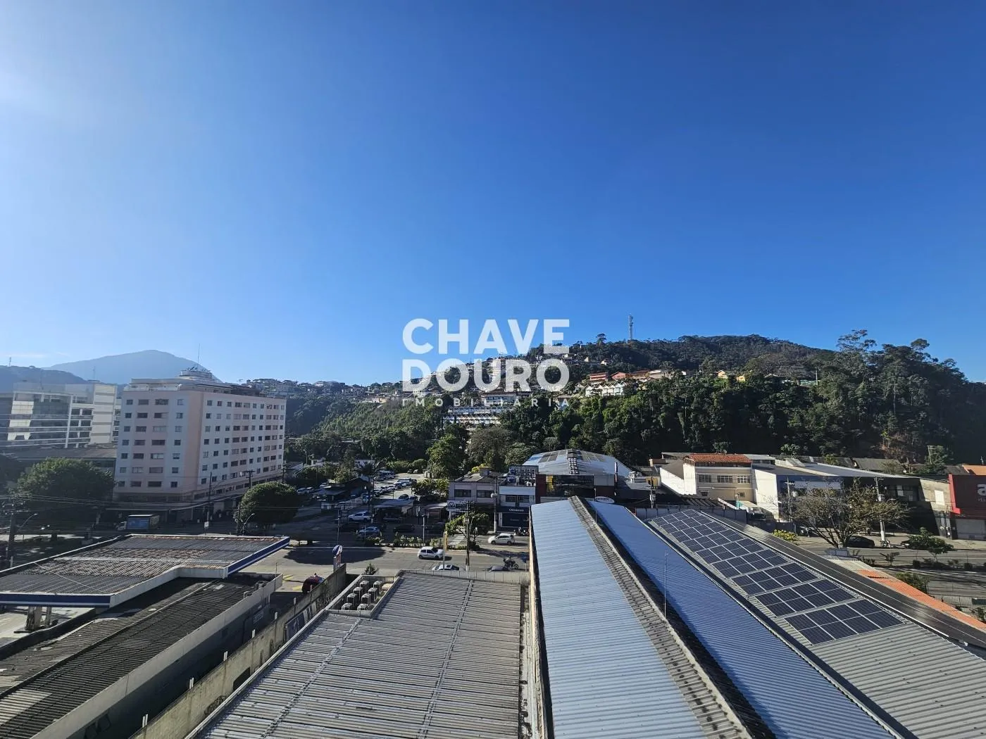 Foto do imóvel Apartamento de 2 Quartos (sendo 1 suíte com varanda) + Dependência e 1 Vaga em Agriões, Teresópolis - RJ