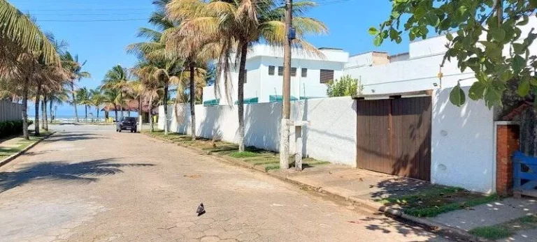 Imagem BELISSIMA CASA DE FRENTE PARA O MAR