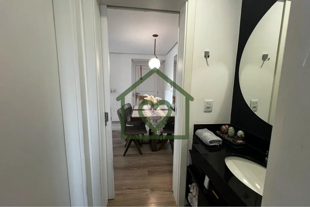 Imagem Descubra o charme e a conveniência deste aconchegante apartamento situado no coração de Porto Ale...
