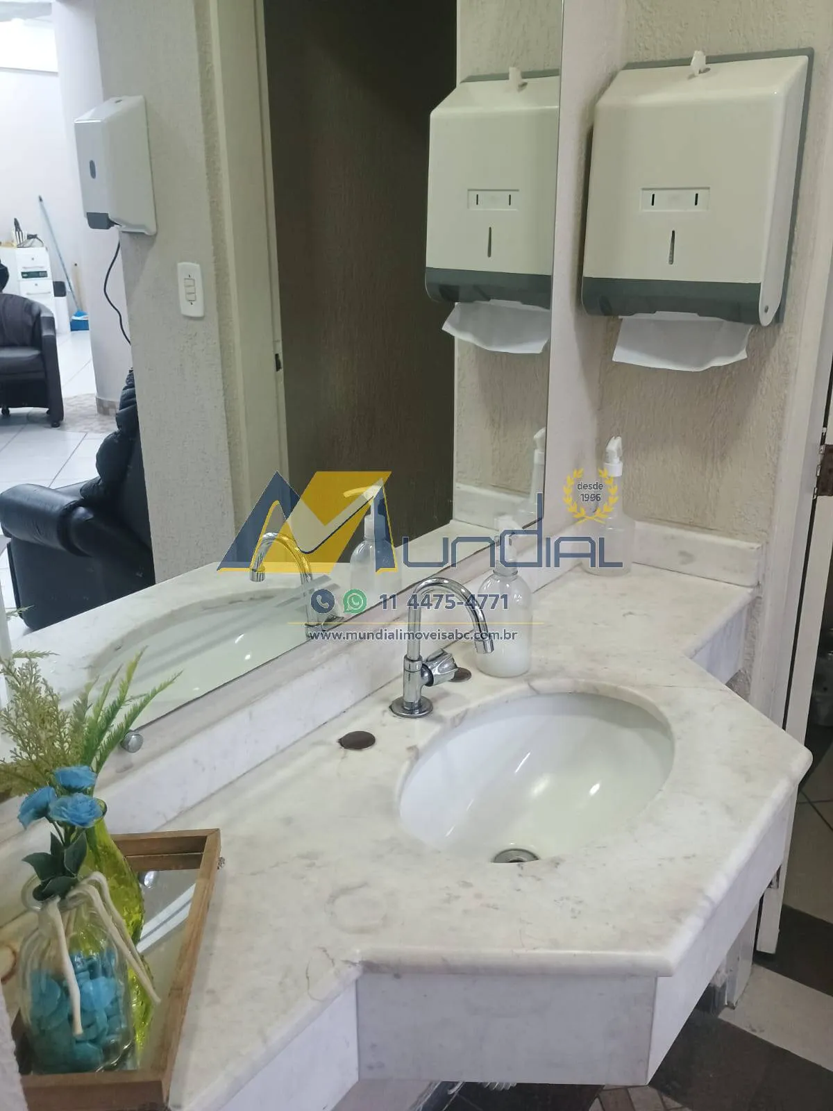 Imagem Salão Comercial 242 m² com 8 Vagas no Bangu, Santo André.