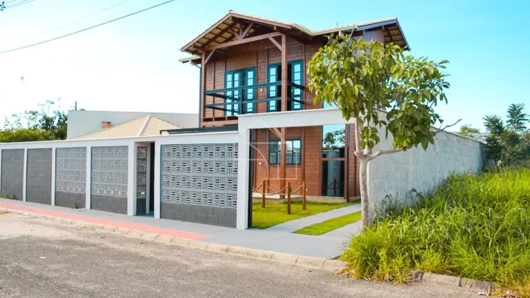 Casa em Praia Grande com 4 dormitórios e 139 m² - Praia Grande - Fundão/ES