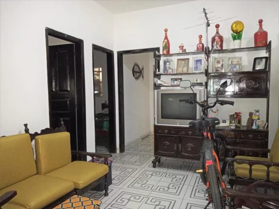 Imagem Casa para Venda em Recife, Jardim São Paulo, 5 dormitórios, 2 banheiros, 2 vagas