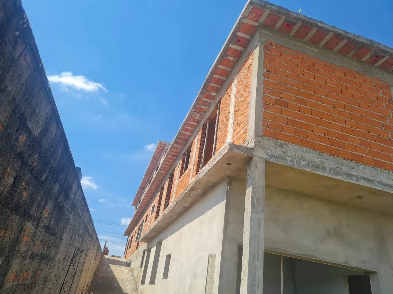 Imagem Casa em Construção no Condomínio Fazenda Alta Vista - 752m² de Área Construída e 6 Suítes
