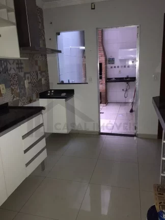 Imagem CASAL IMÓVEIS VENDE CASA RESIDENCIAL VERSALLES 3 SUÍTES + 2 VGS
