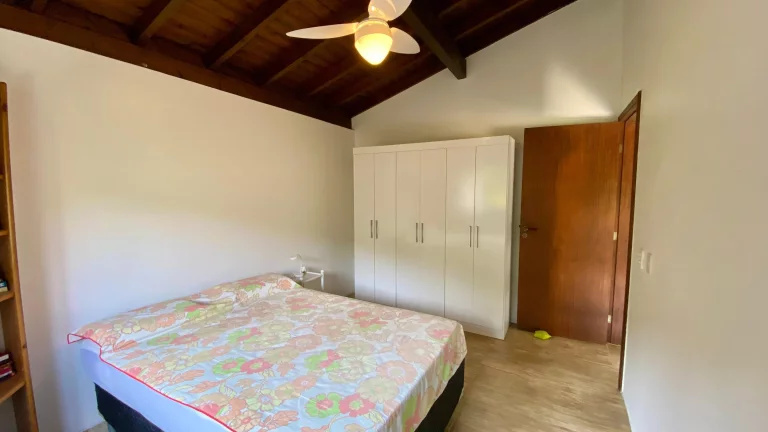 Imagem Casa com Vista Panorâmica e Cachoeira à Venda na Encantada em Garopaba-SC