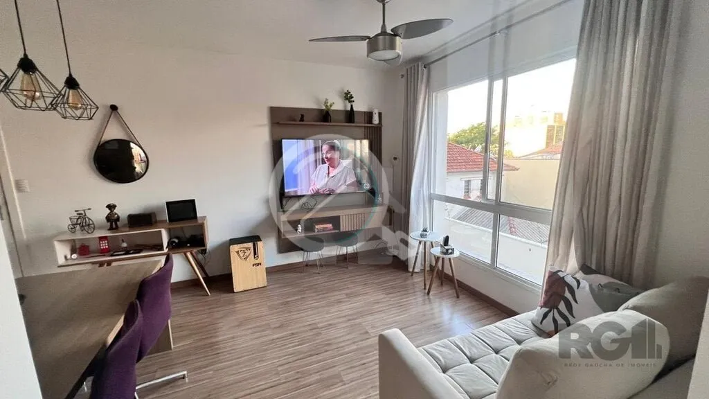 Imagem Apartamento de um dormitório localizado no charmoso Bairro Menino Deus, apresenta-se semi-mobiliado...