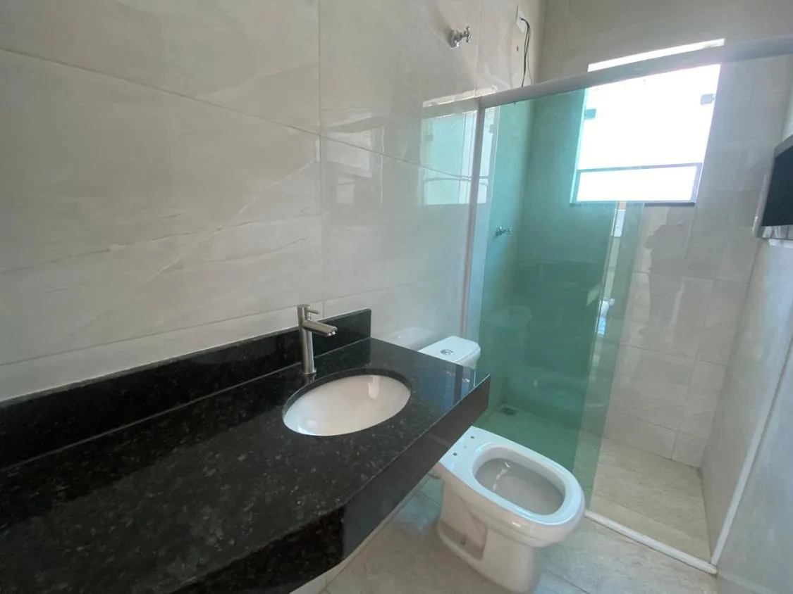 Imagem LINDA CASA NOVA COM PISCINA A 520 METROS DO MAR NO BOPIRANGA