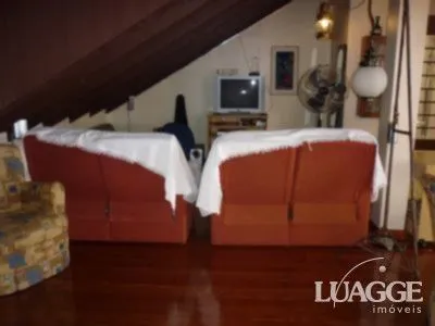Imagem casa com 4 dormitórios, sendo uma suíte , e 530 area privativa