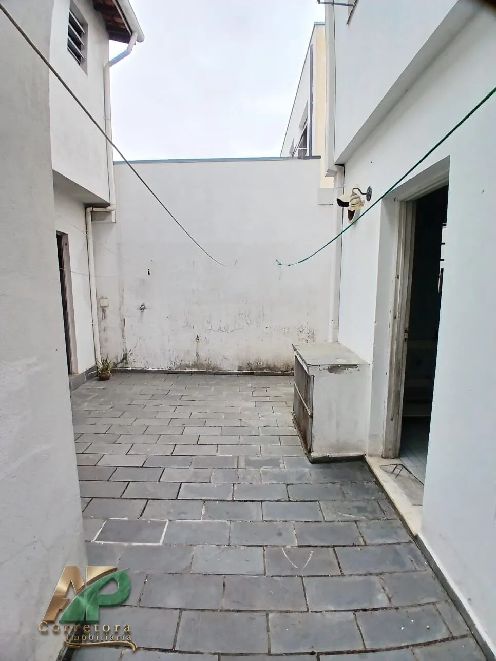 Imagem Casa à Venda em Santo Amaro: 3 Dorms (1 Suíte) + Edícula | Oportunidade Única!