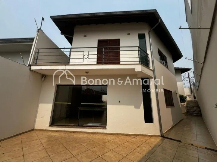 Imagem Casa com 3 Suítes à venda, 275m² - Jardim Chapadão