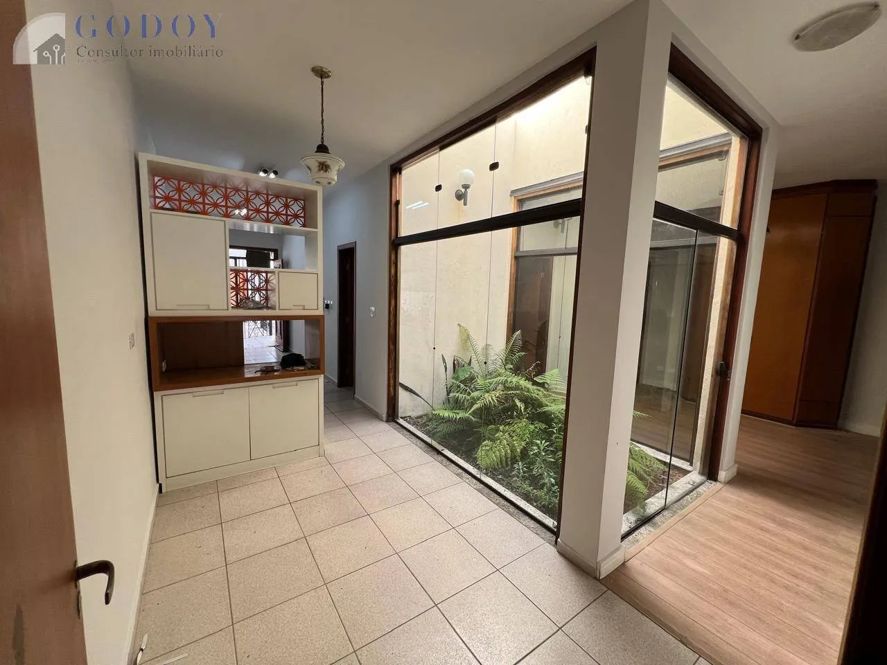 Imagem Ampla Casa com 3 Suítes, Piscina e Terreno Extra - 920m² de Oportunidade!