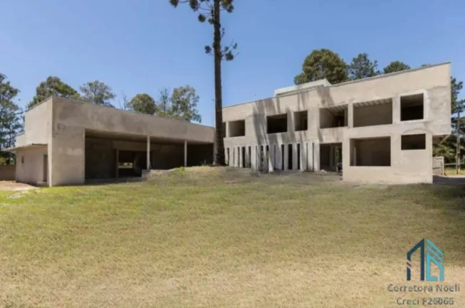 Imagem Casa com 620 m², 04 suítes, 04 vagas em condomínio no Orleans/Santa Felicidade em Curitiba PR
