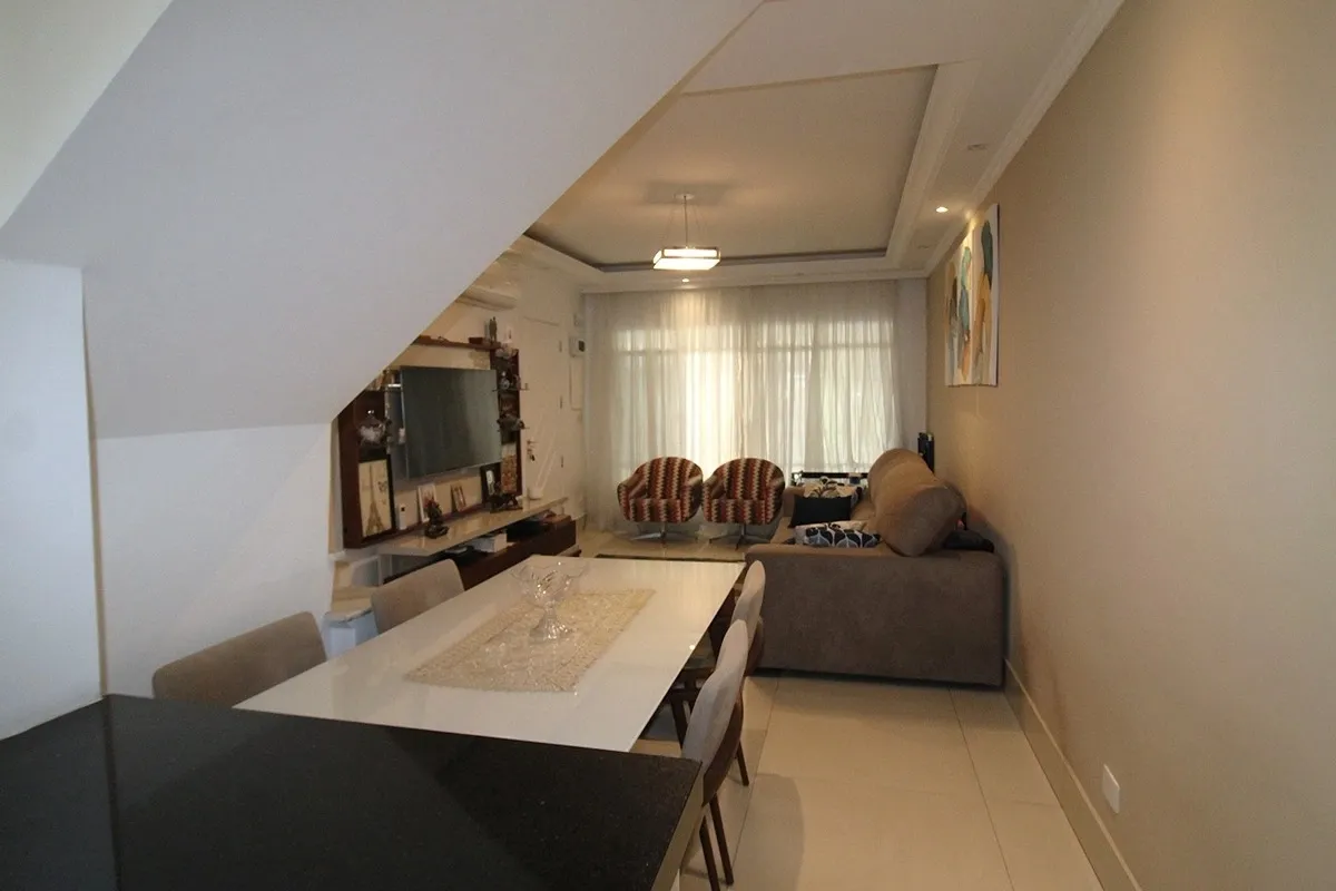 Imagem Casa à Venda - Recém-Reformada e Completa