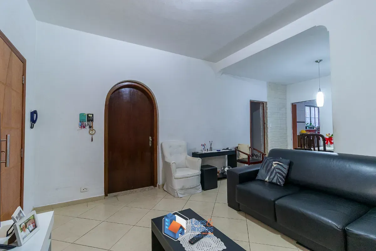 Imagem Sobrado para venda em Chácara Inglesa com 4 quartos, sendo 1 suíte, 181m²
